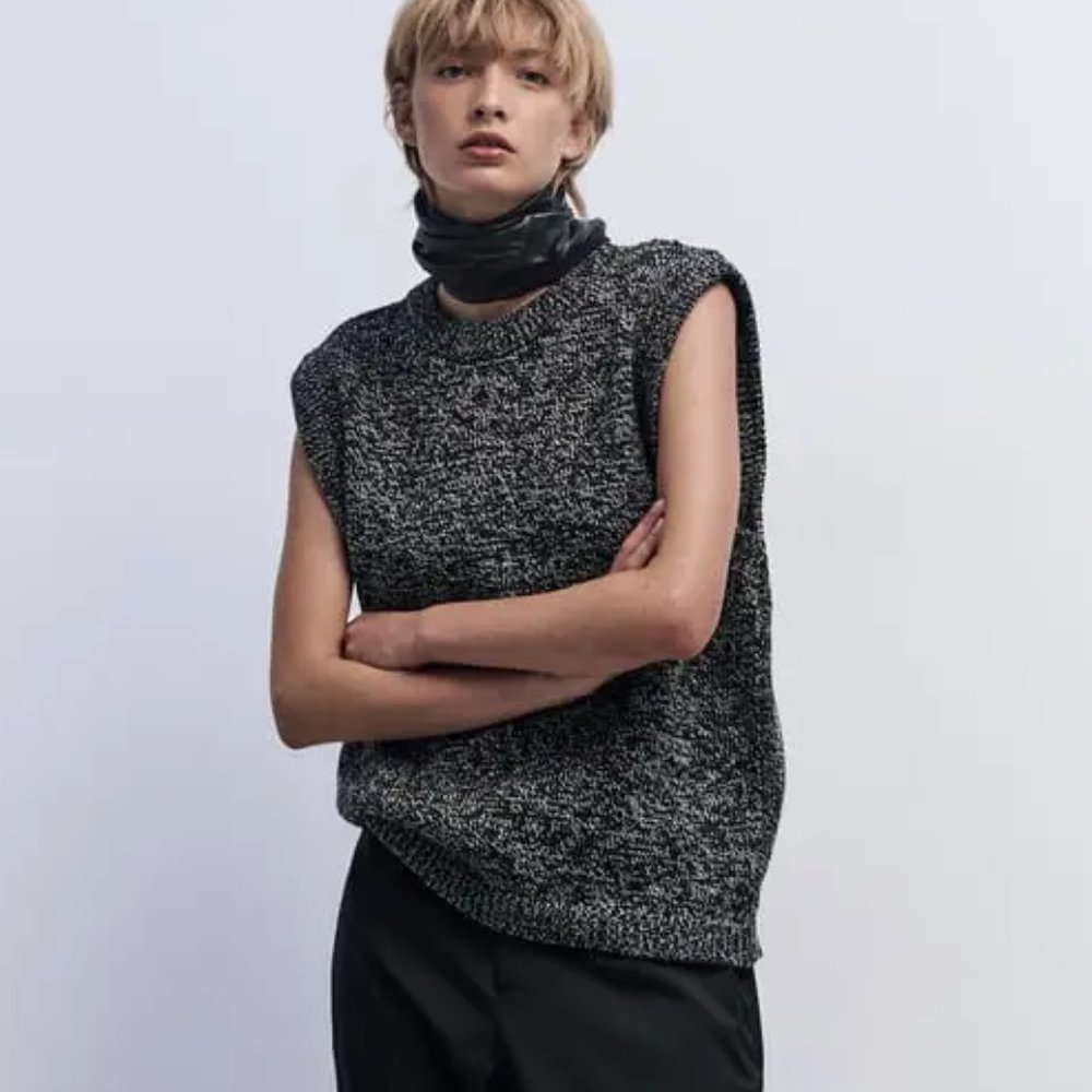 NWT ZARA OVERSIZED TWISTED YARN KNIT VEST BLACK / WHITE